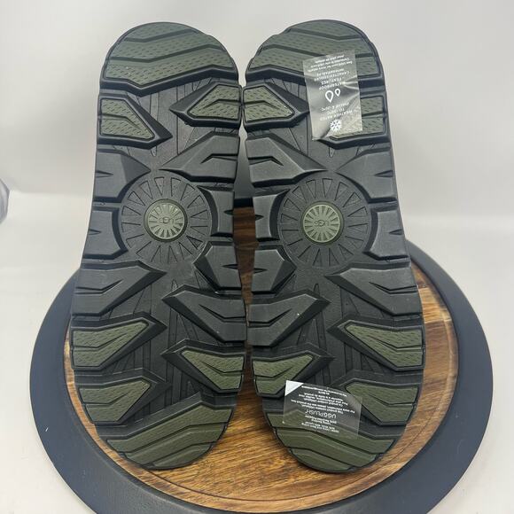 NEW UGG Boots Men’s 11 Classic Short Weather Hybrid Suede Forest Green/Black - Picture 7 of 7